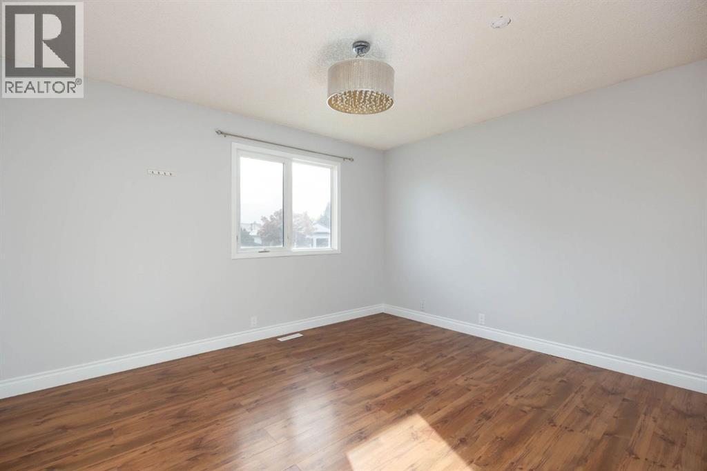 122 Bird Crescent