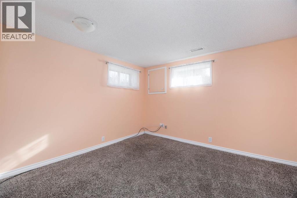 122 Bird Crescent