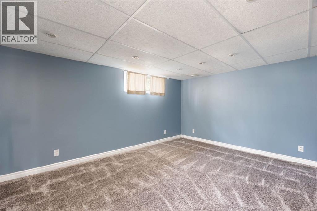 122 Bird Crescent
