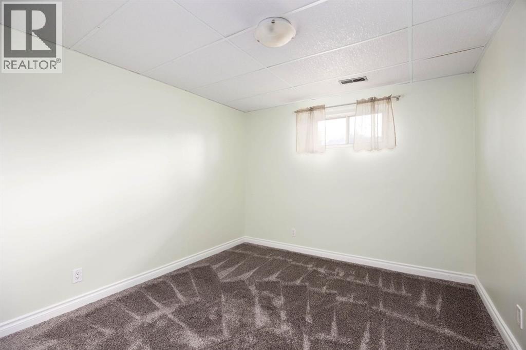 122 Bird Crescent