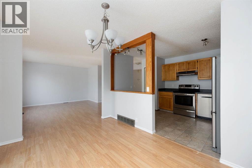 122 Bird Crescent