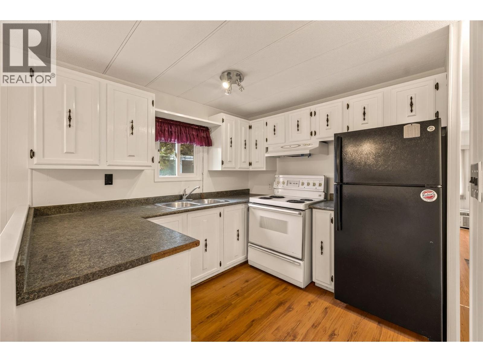 197 Dauphin Avenue Unit# 207, Penticton, British Columbia  V2A 3S3 - Photo 3 - 10401050