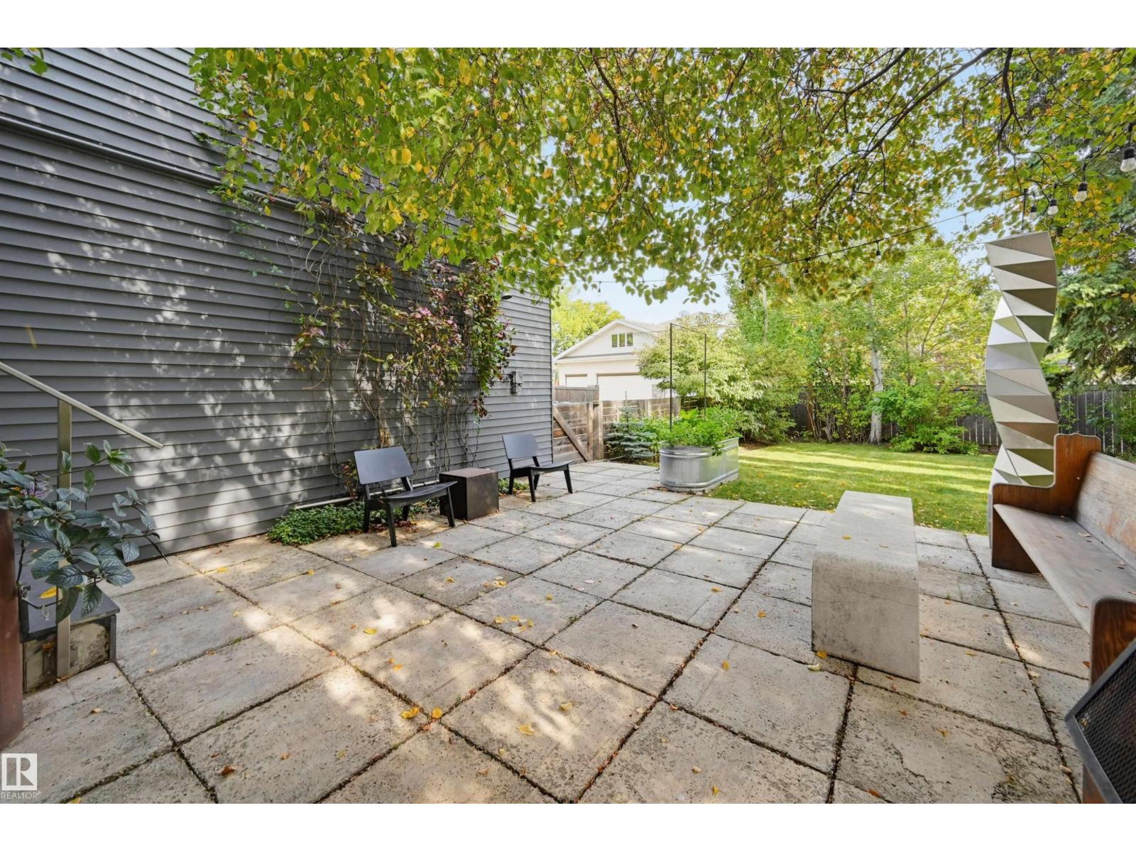 3 RIVERSIDE CR NW