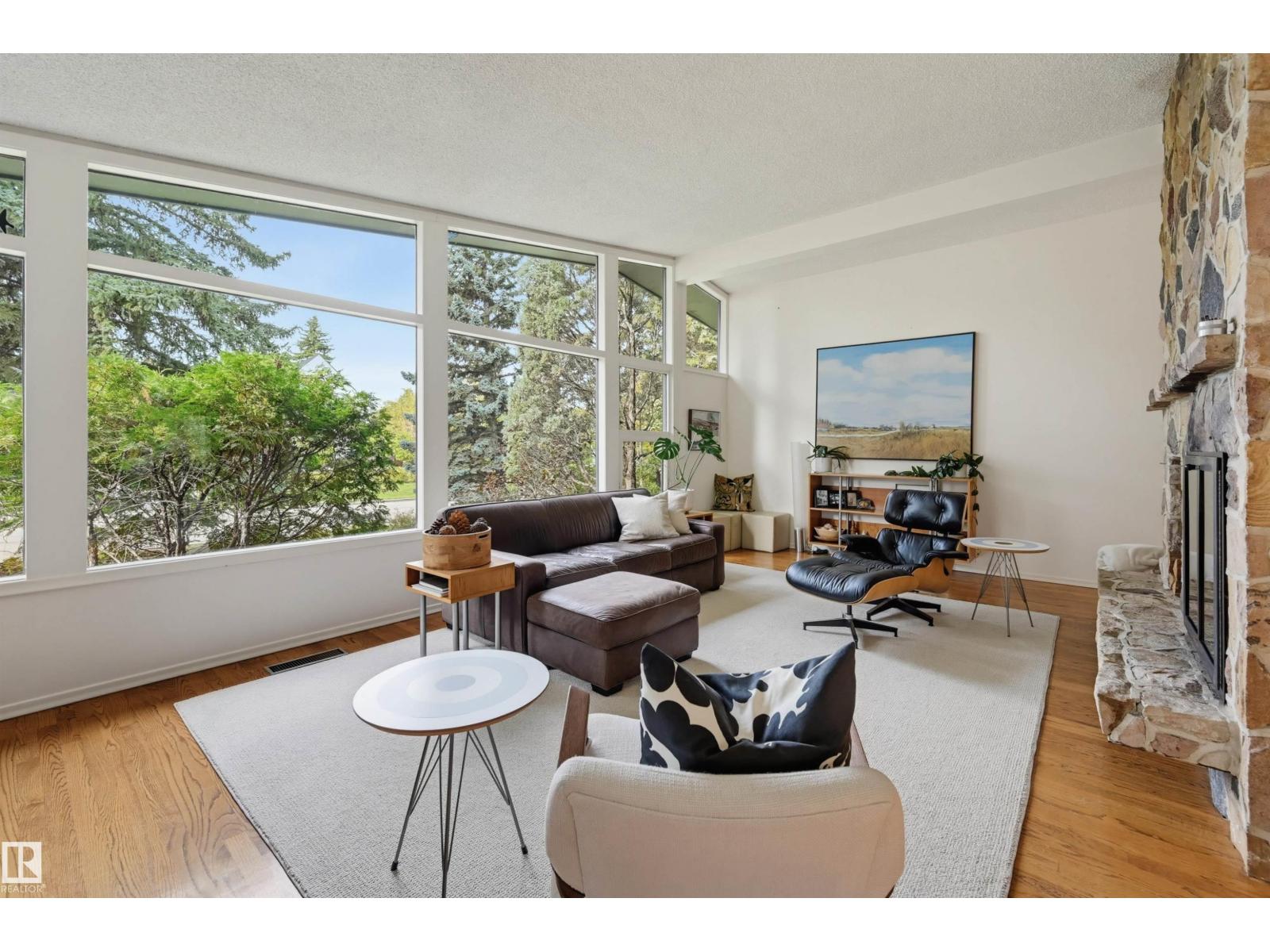 3 RIVERSIDE CR NW
