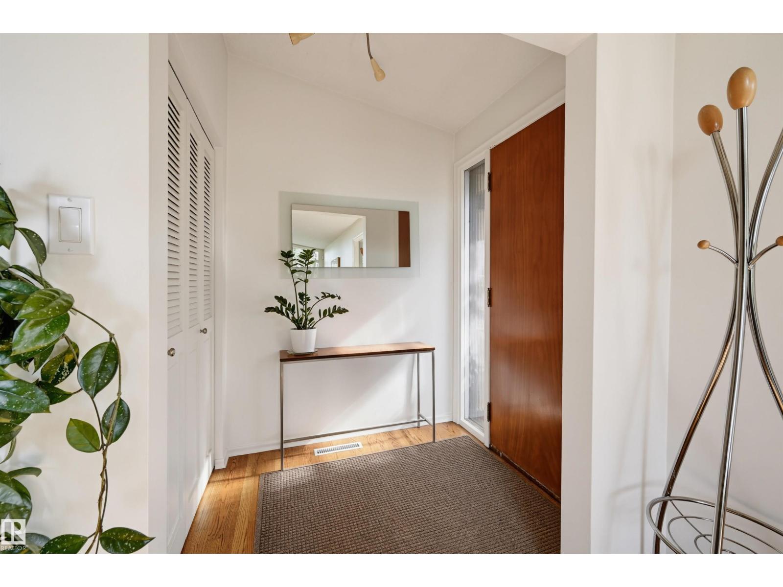 3 RIVERSIDE CR NW