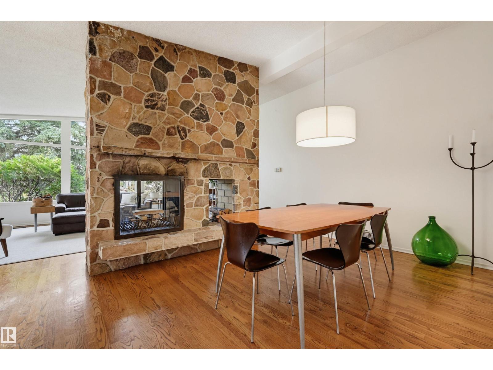 3 RIVERSIDE CR NW