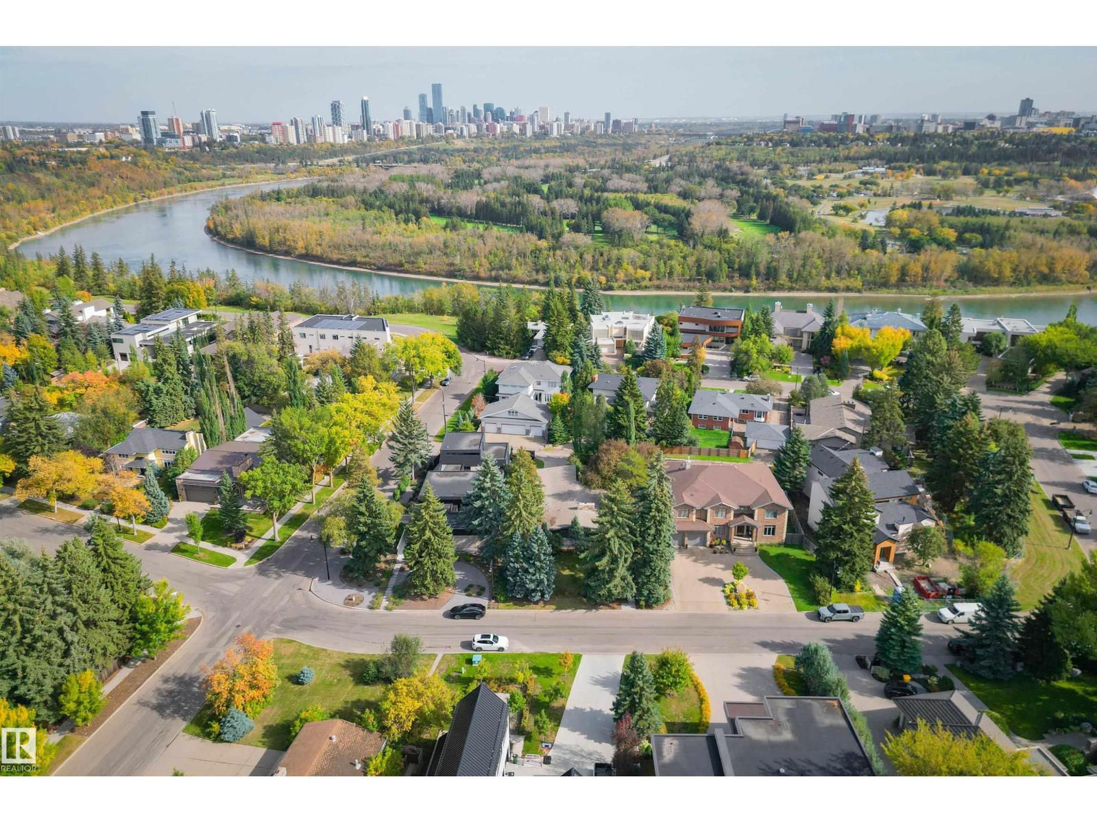 3 RIVERSIDE CR NW