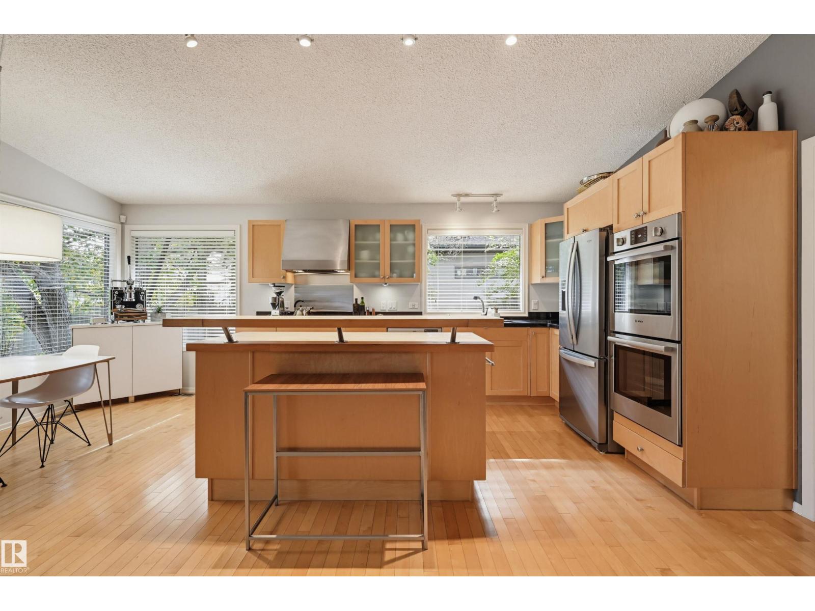 3 RIVERSIDE CR NW