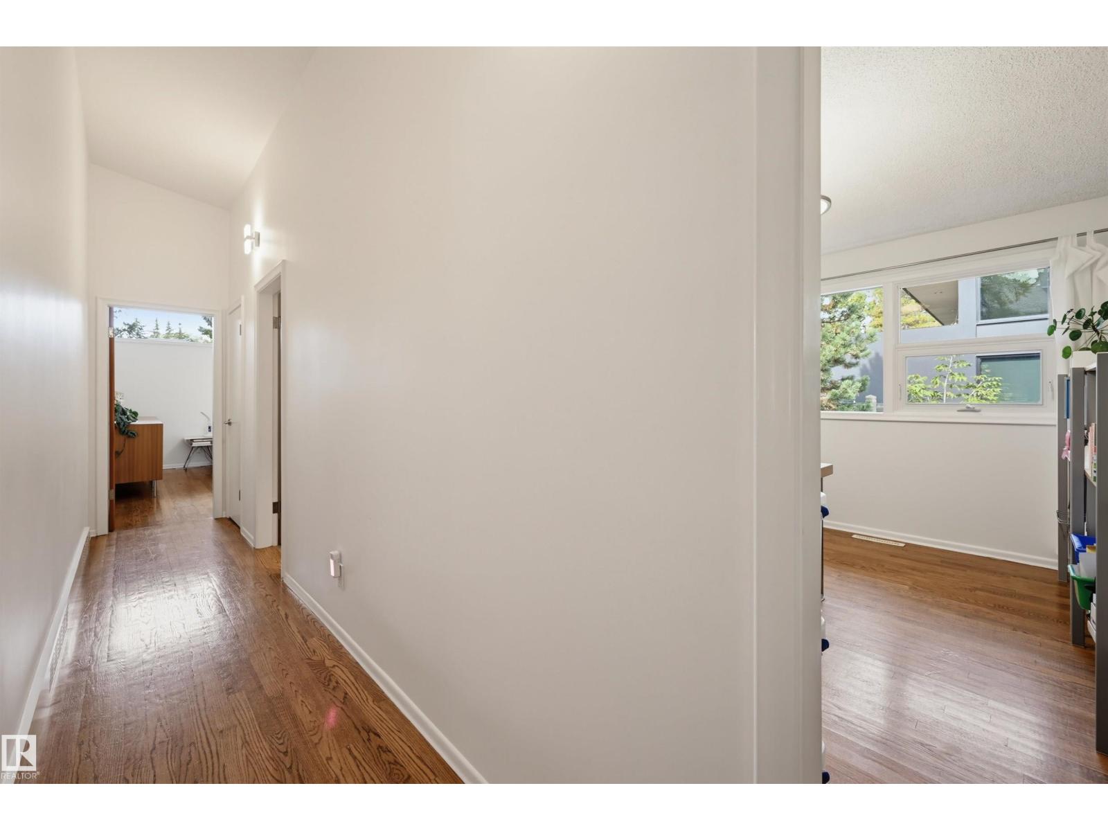 3 RIVERSIDE CR NW