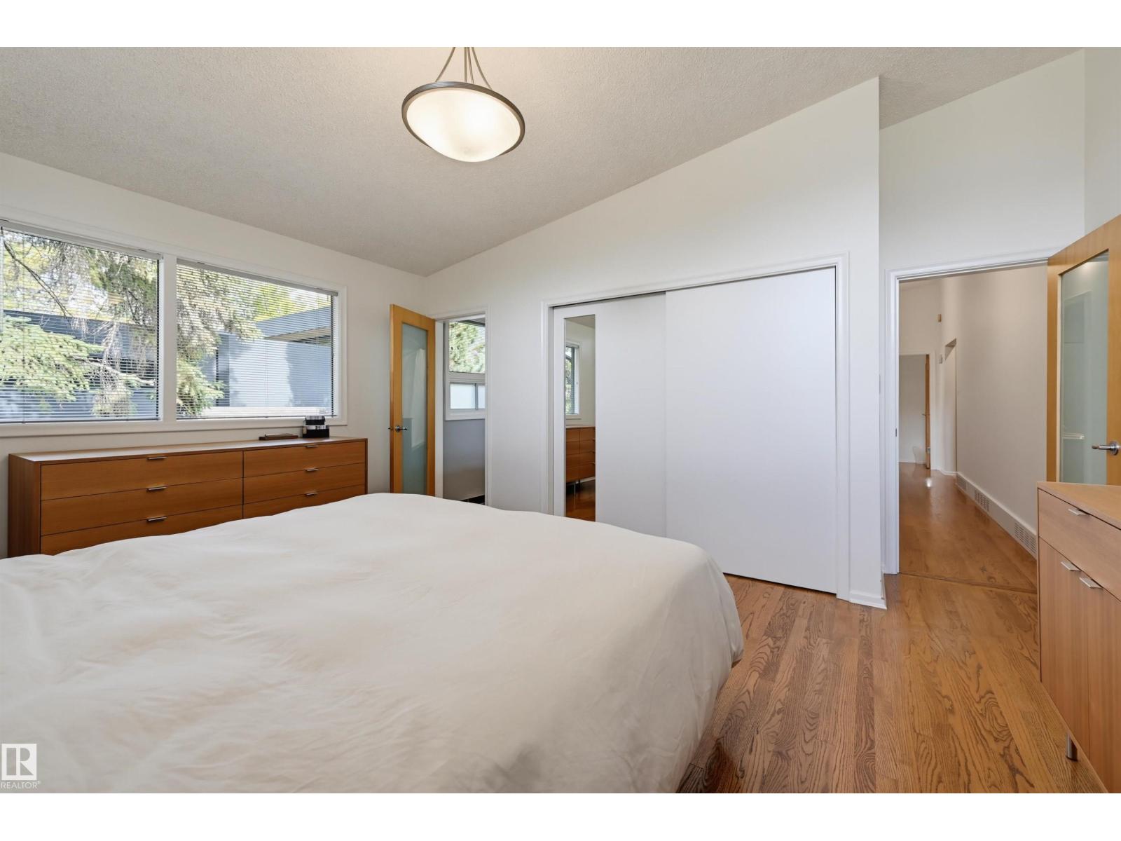 3 RIVERSIDE CR NW