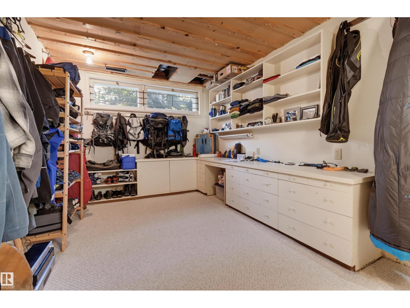 3 RIVERSIDE CR NW