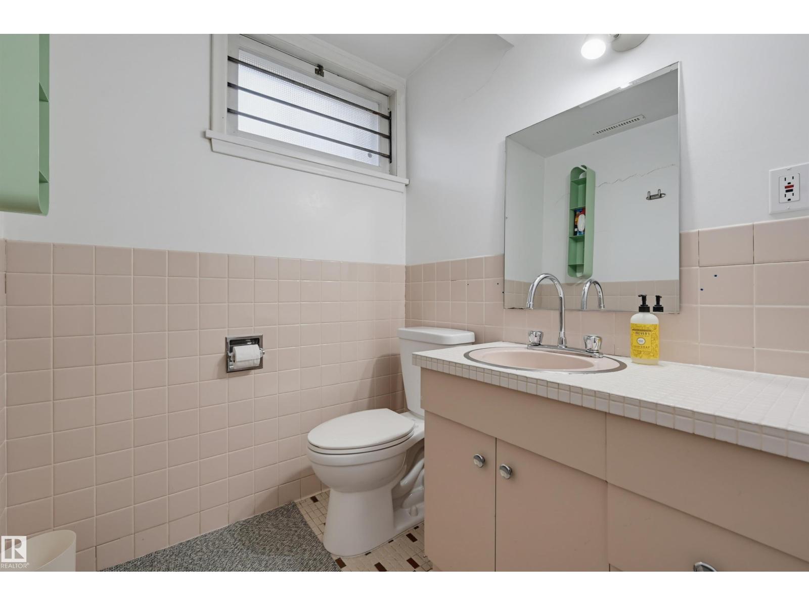 3 RIVERSIDE CR NW