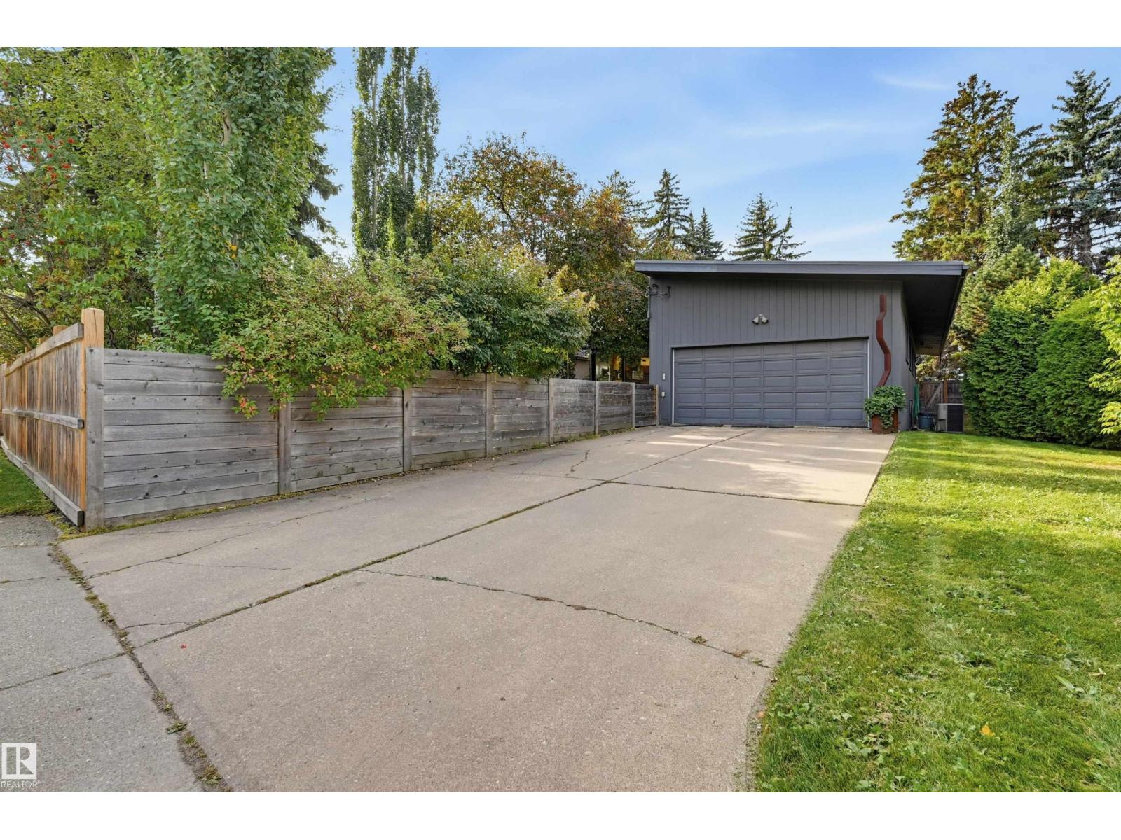 3 RIVERSIDE CR NW