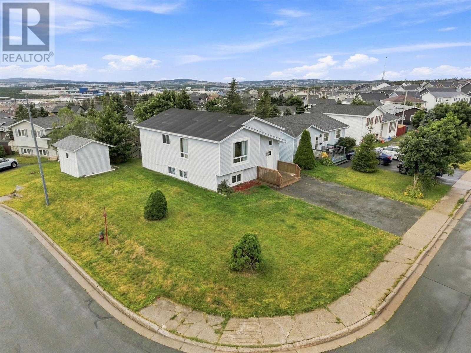 6 Simcoe Drive photo 2