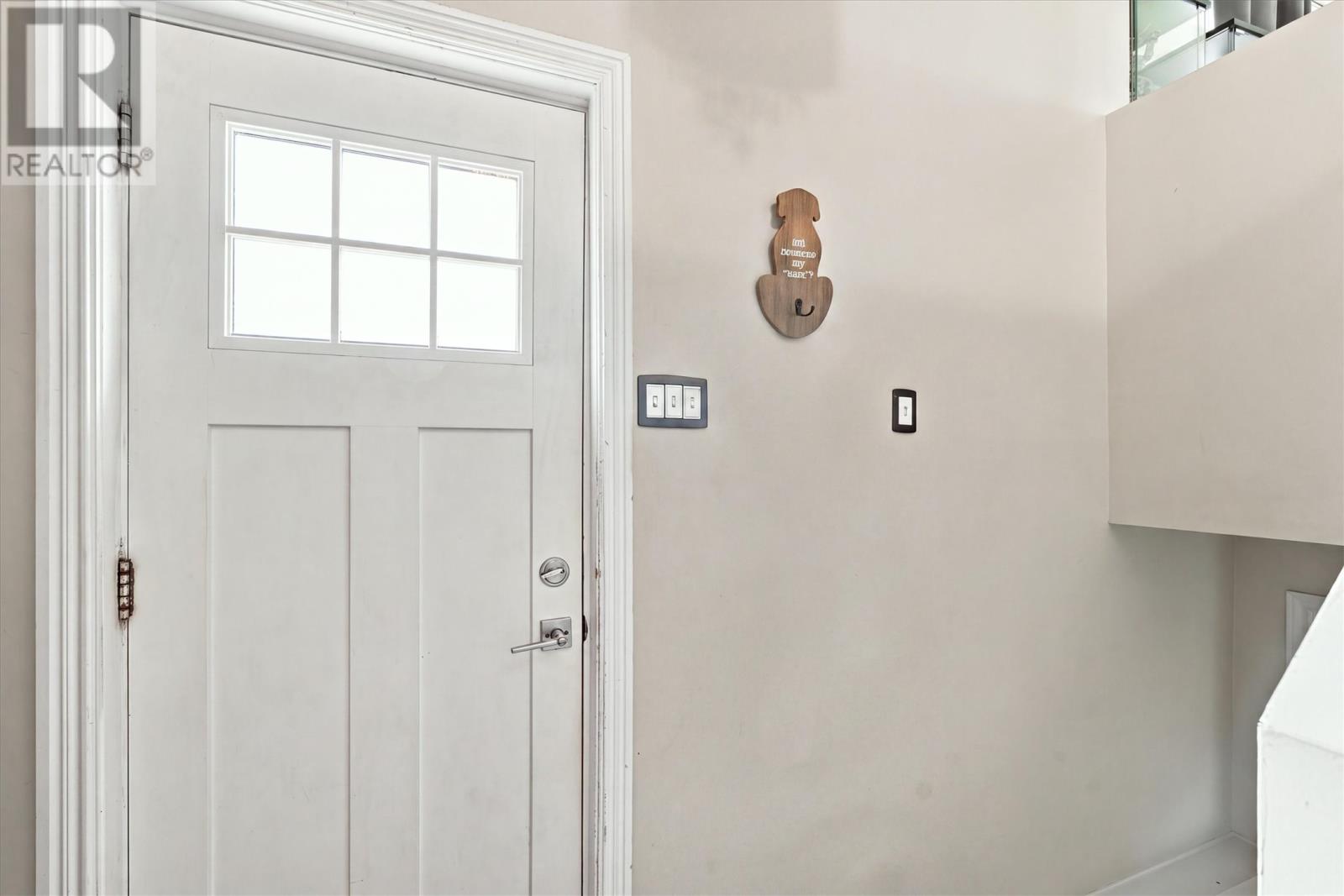 6 Simcoe Drive photo 4
