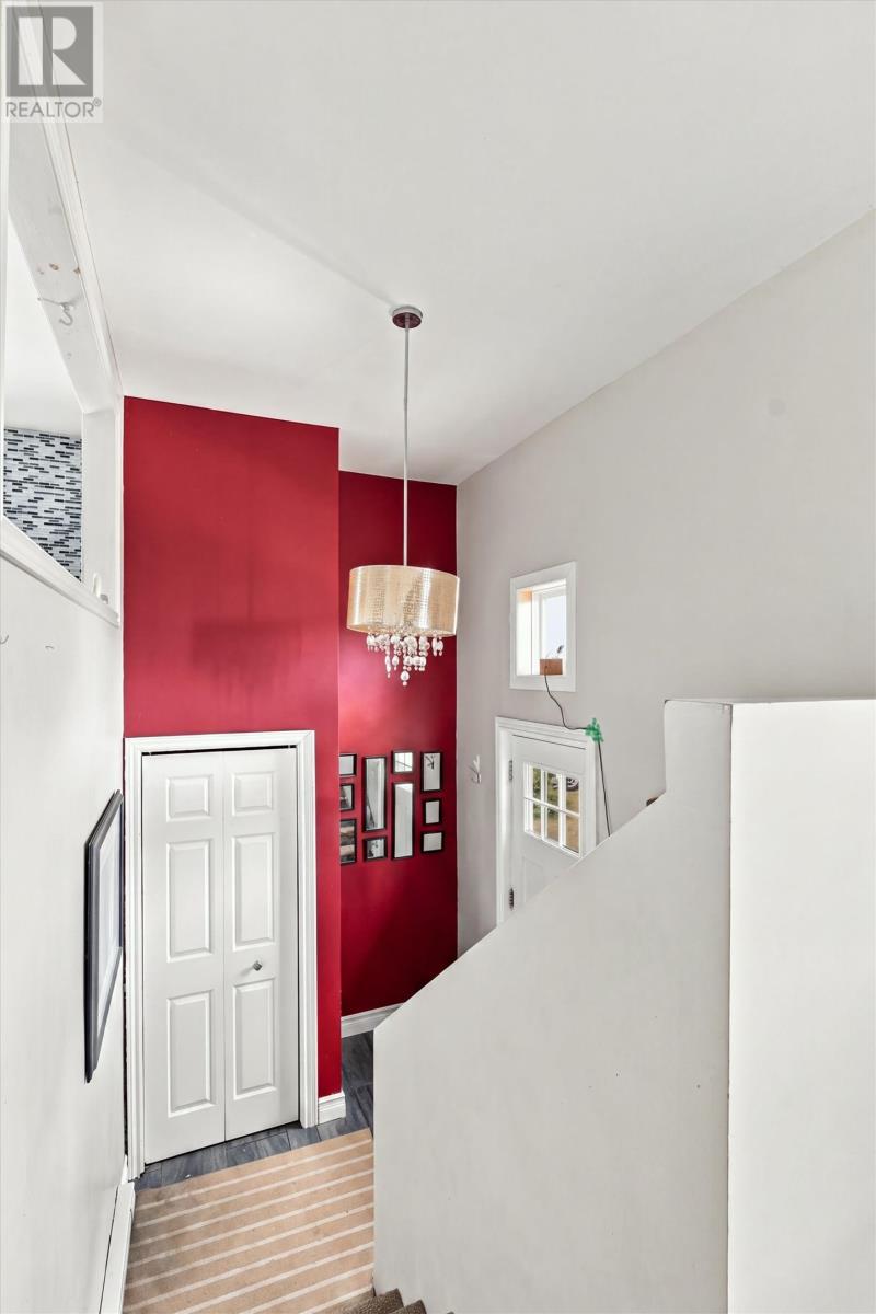 6 Simcoe Drive photo 5