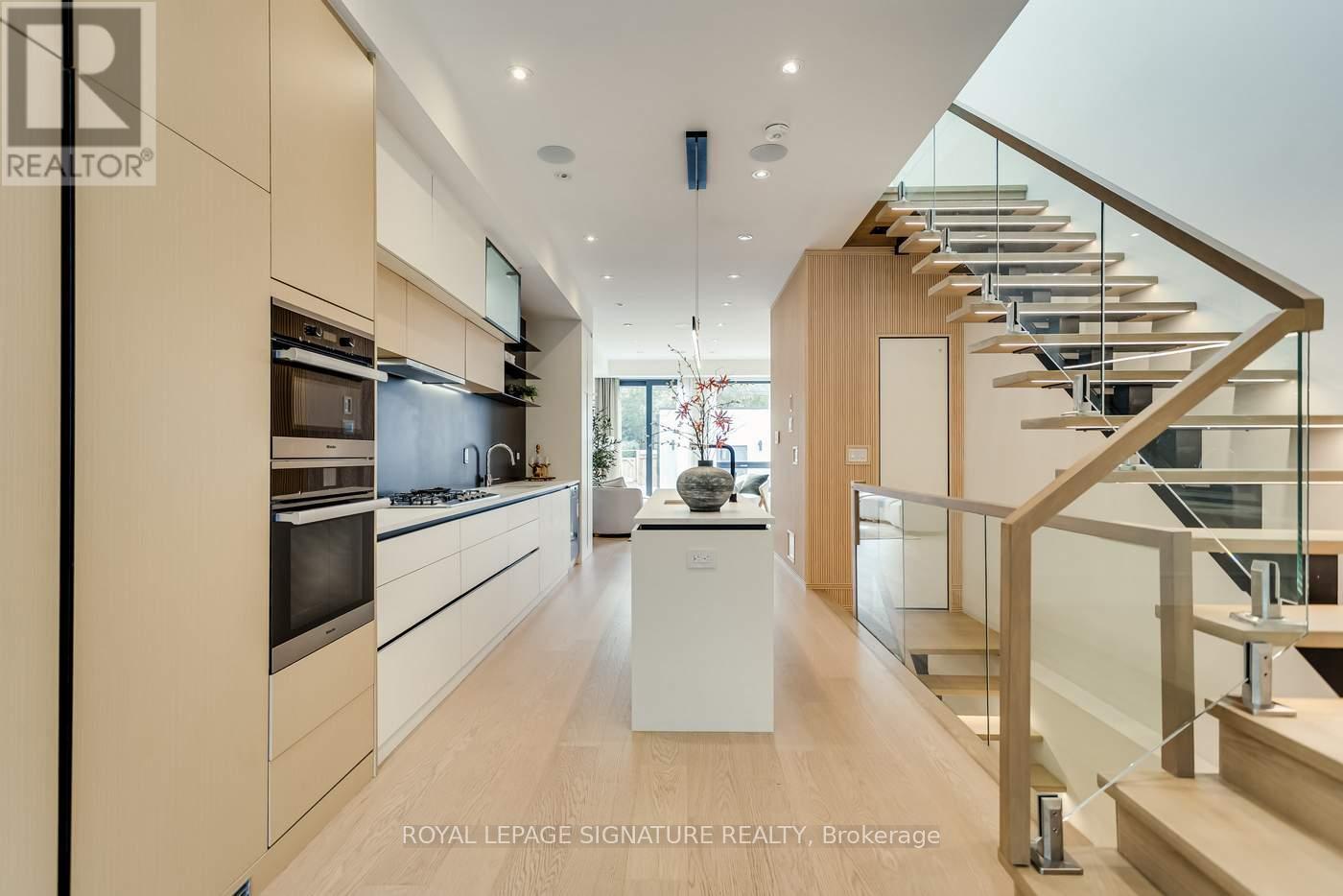 511 WOBURN AVENUE, Toronto, Ontario