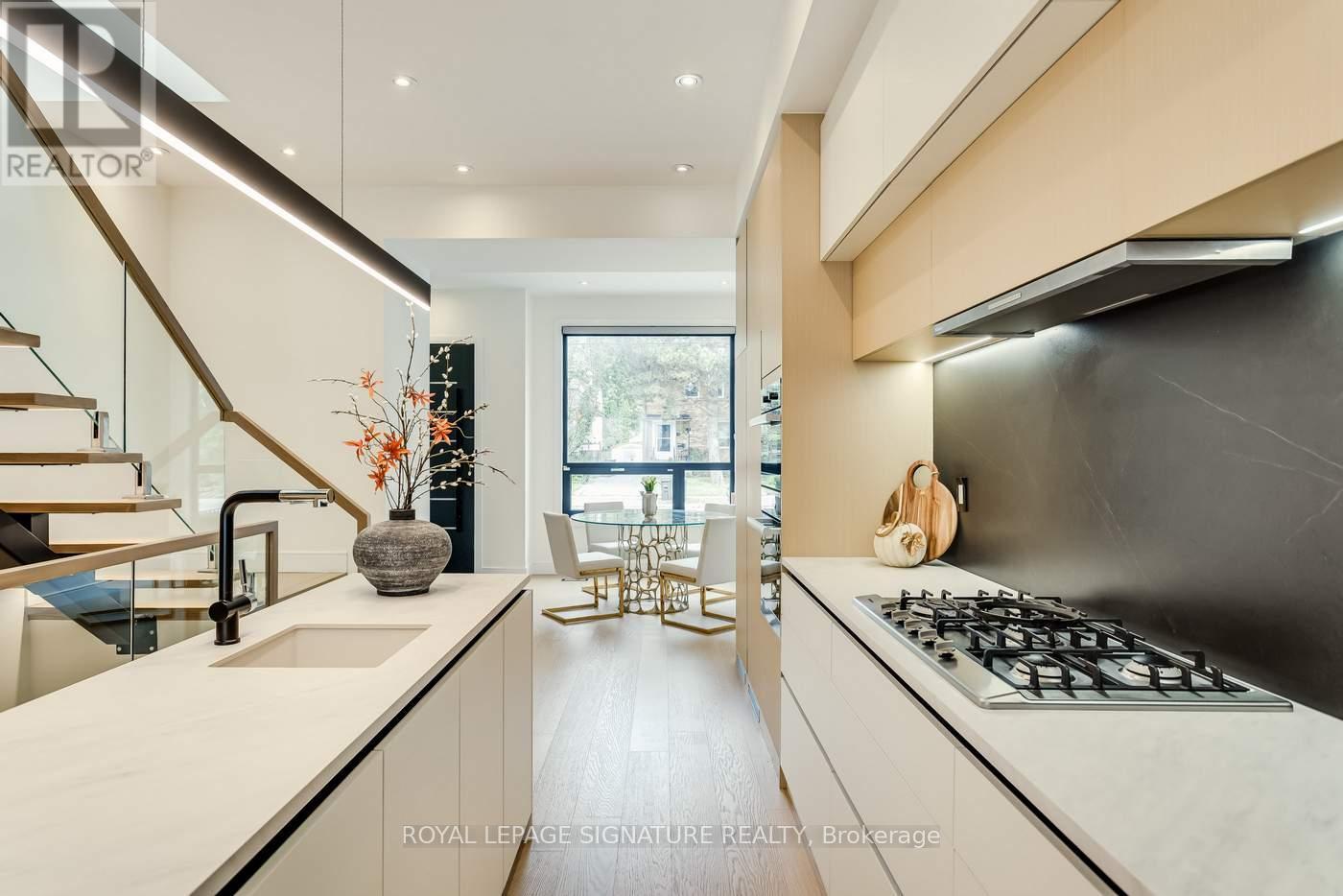 511 Woburn Avenue, Toronto, Ontario  M5M 1L8 - Photo 12 - C13850562