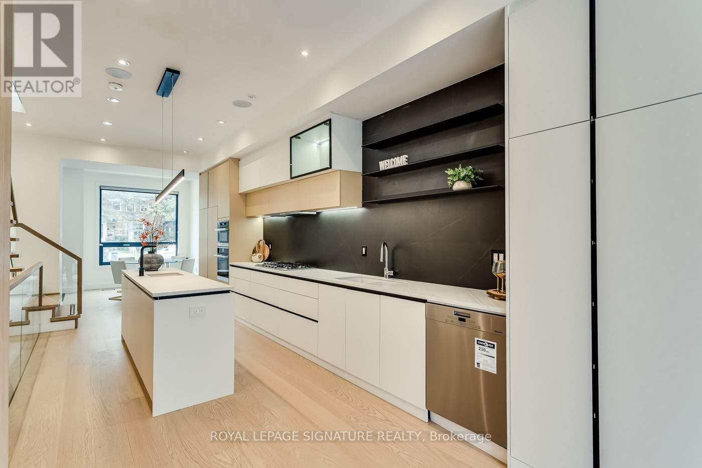 511 Woburn Avenue, Toronto, Ontario  M5M 1L8 - Photo 14 - C13850562