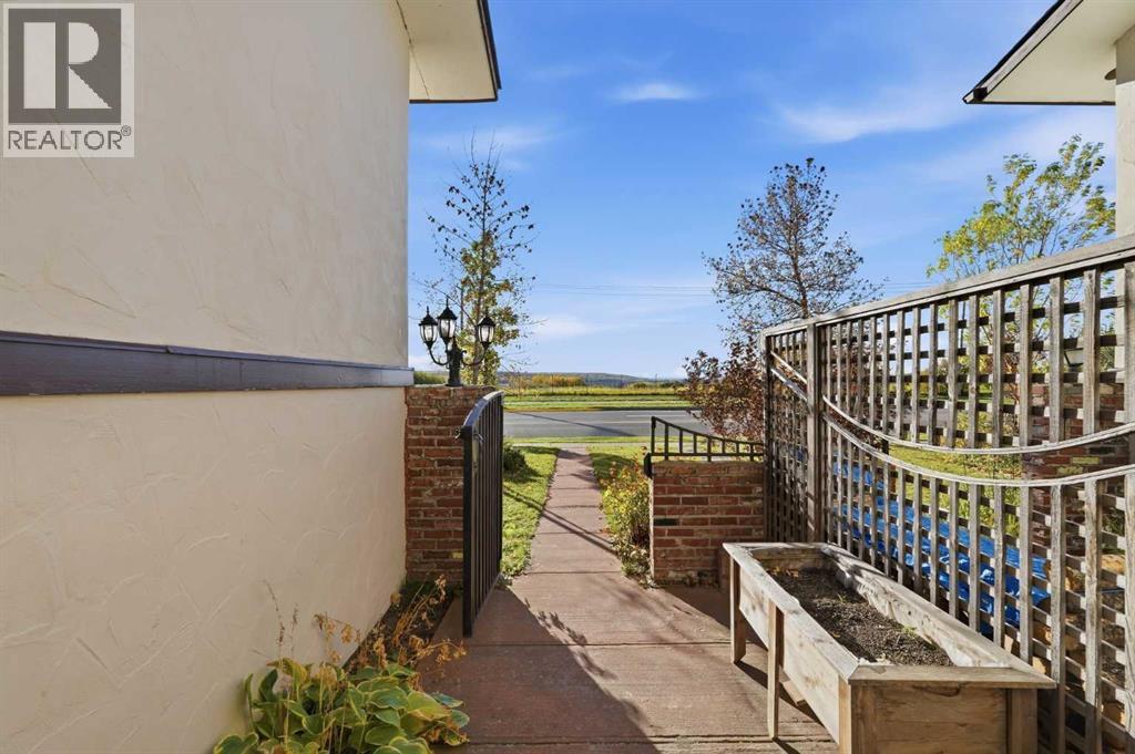 6624 37 Street SW