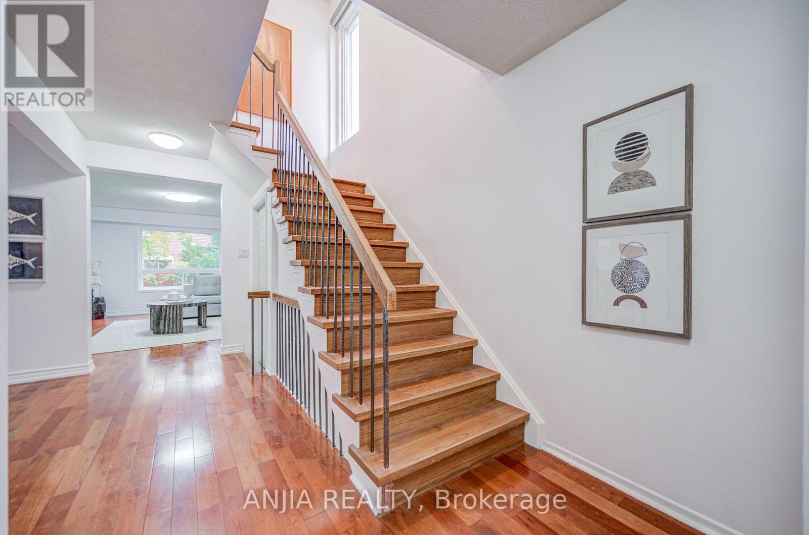 3 Mossbrook Crescent, Toronto, Ontario  M1W 2W8 - Photo 4 - E13850566