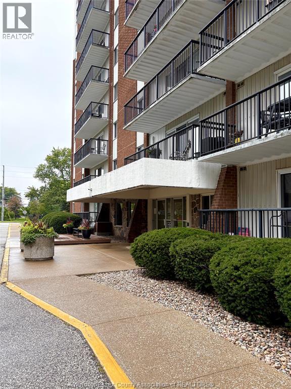 MLS# 26024155: 8591 RIVERSIDE DRIVE East Unit# 805, Windsor, Canada