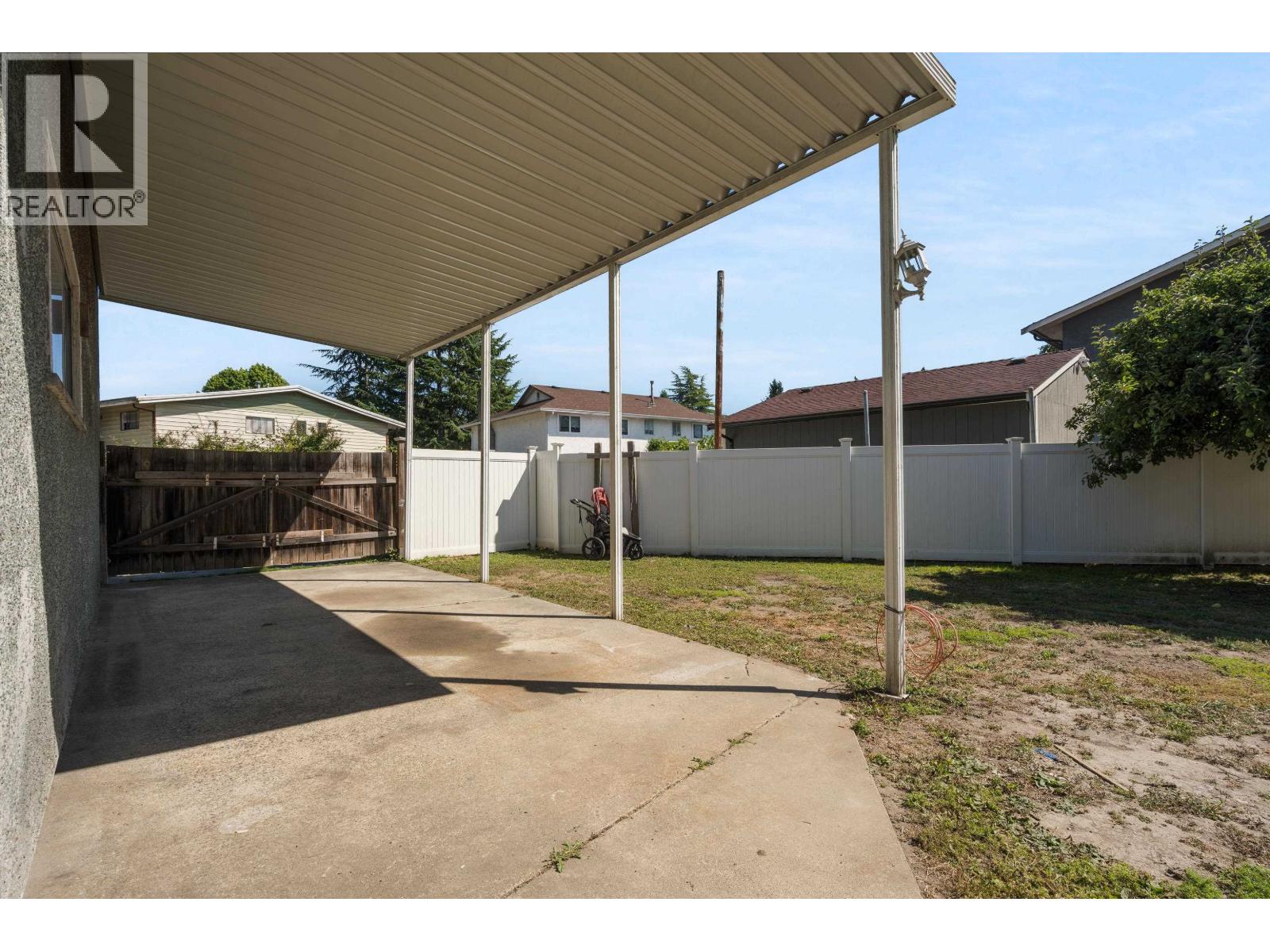 8611 RIDEAU DRIVE