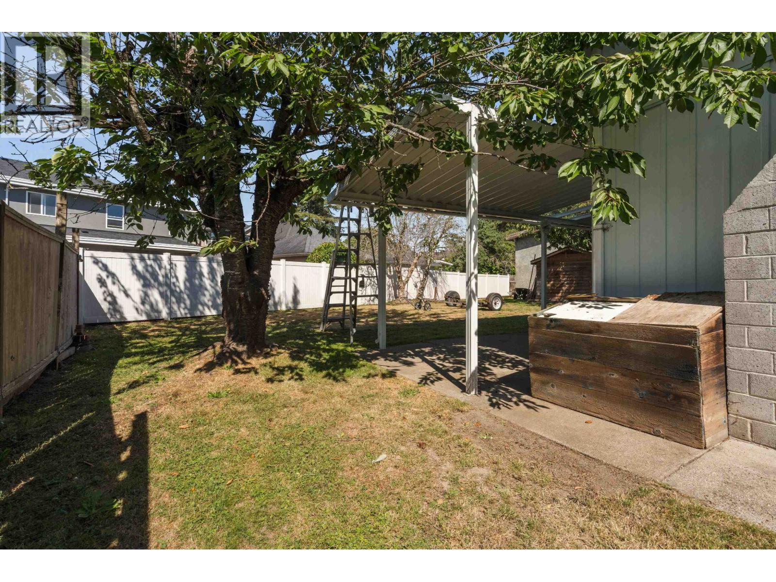 8611 RIDEAU DRIVE