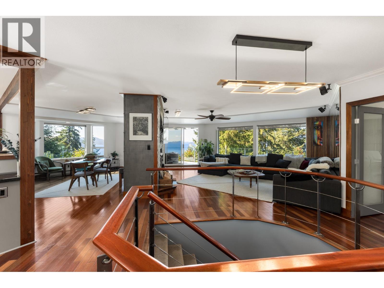 350 BAYVIEW PLACE