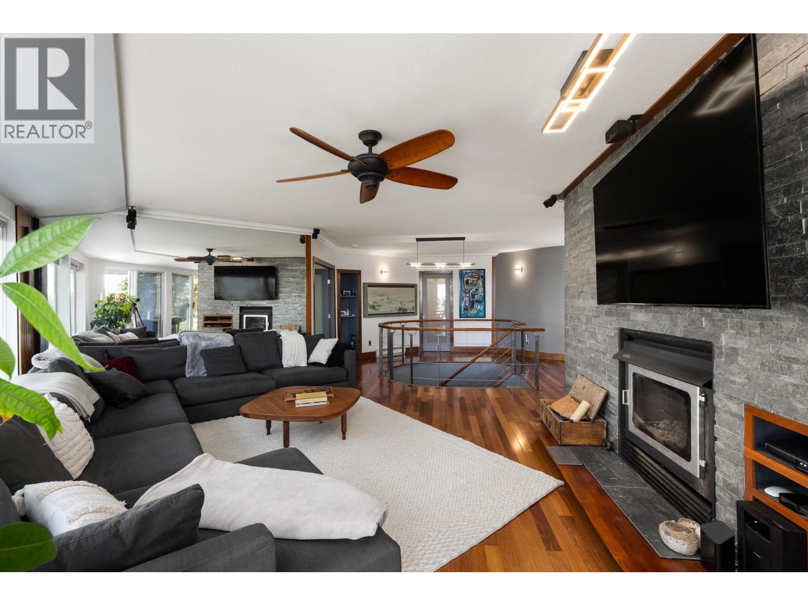 350 BAYVIEW PLACE