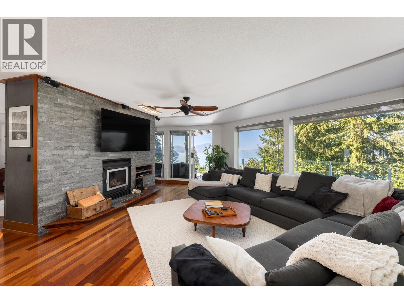 350 BAYVIEW PLACE