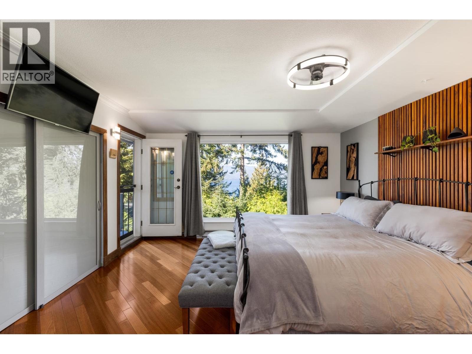 350 BAYVIEW PLACE