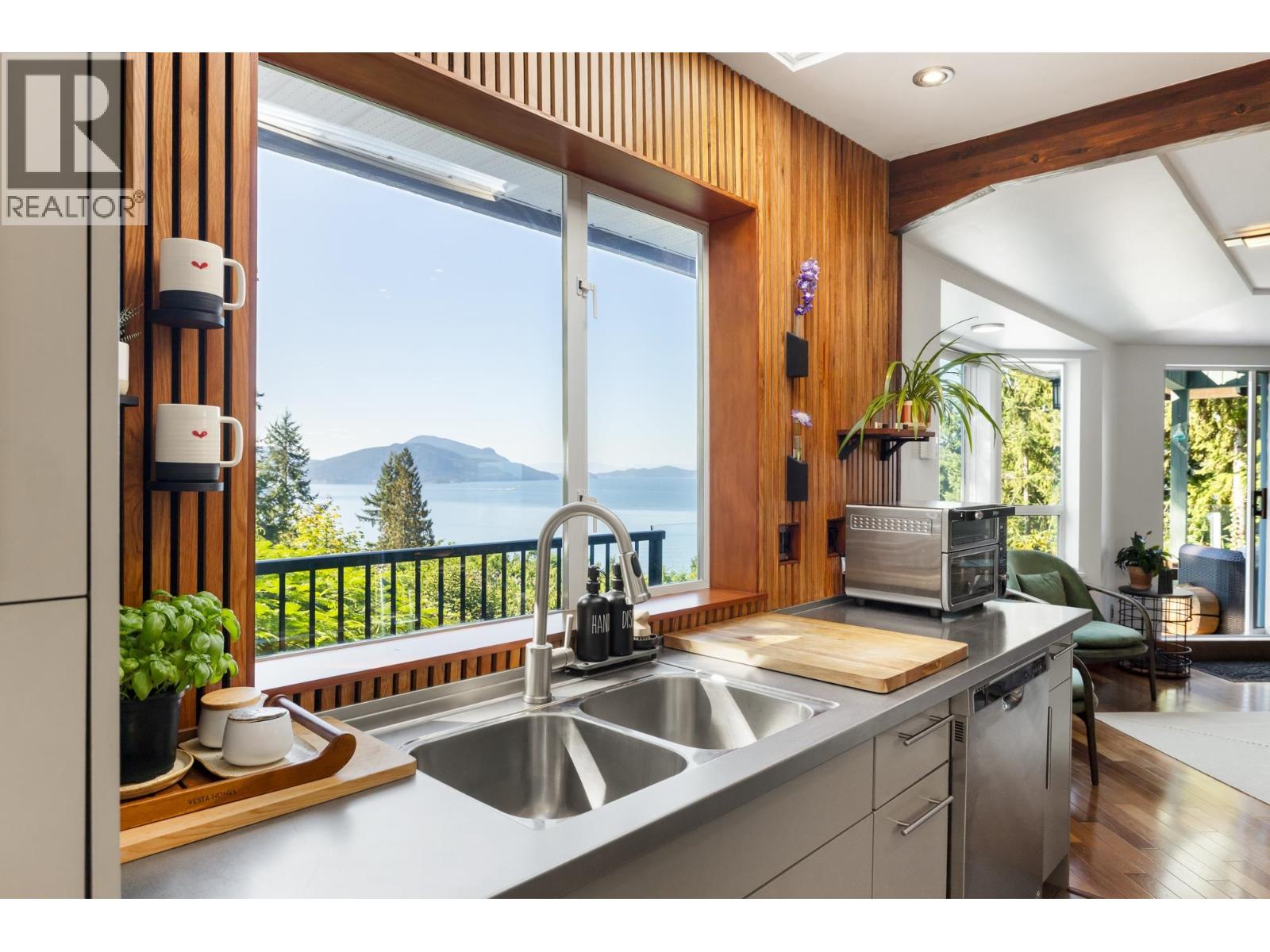 350 BAYVIEW PLACE