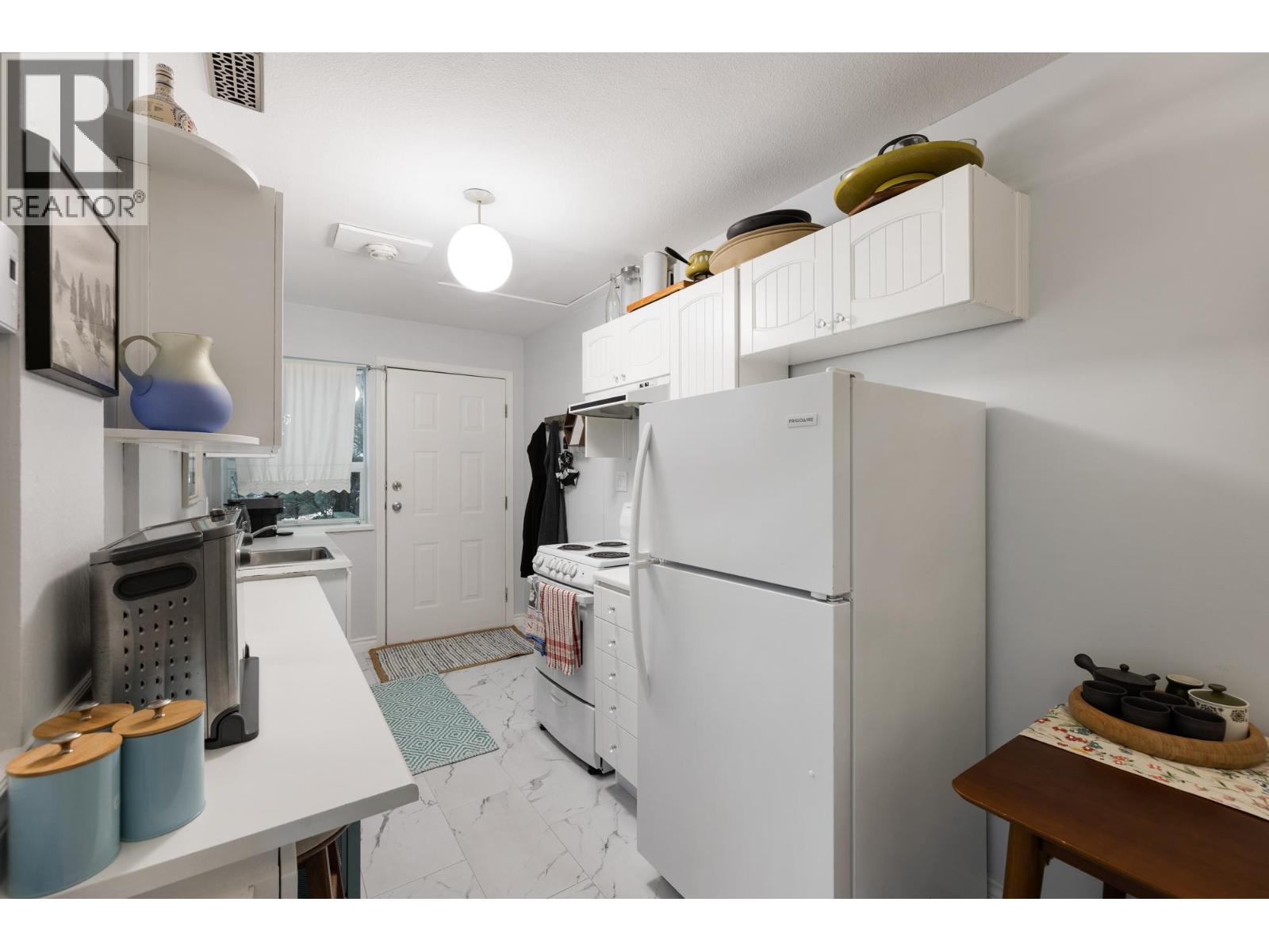 350 BAYVIEW PLACE