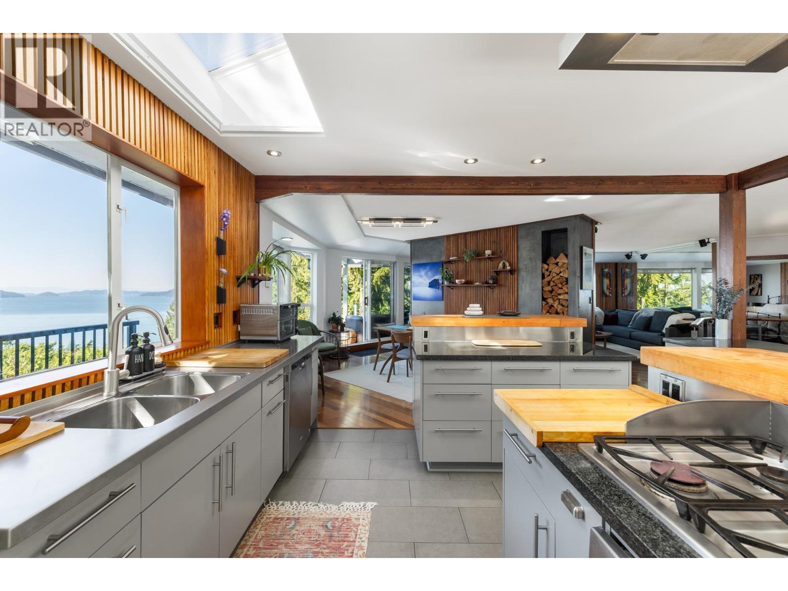 350 BAYVIEW PLACE
