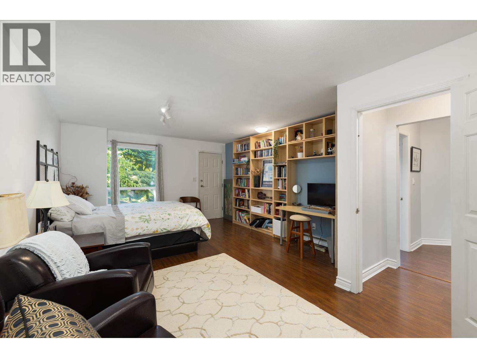 350 BAYVIEW PLACE