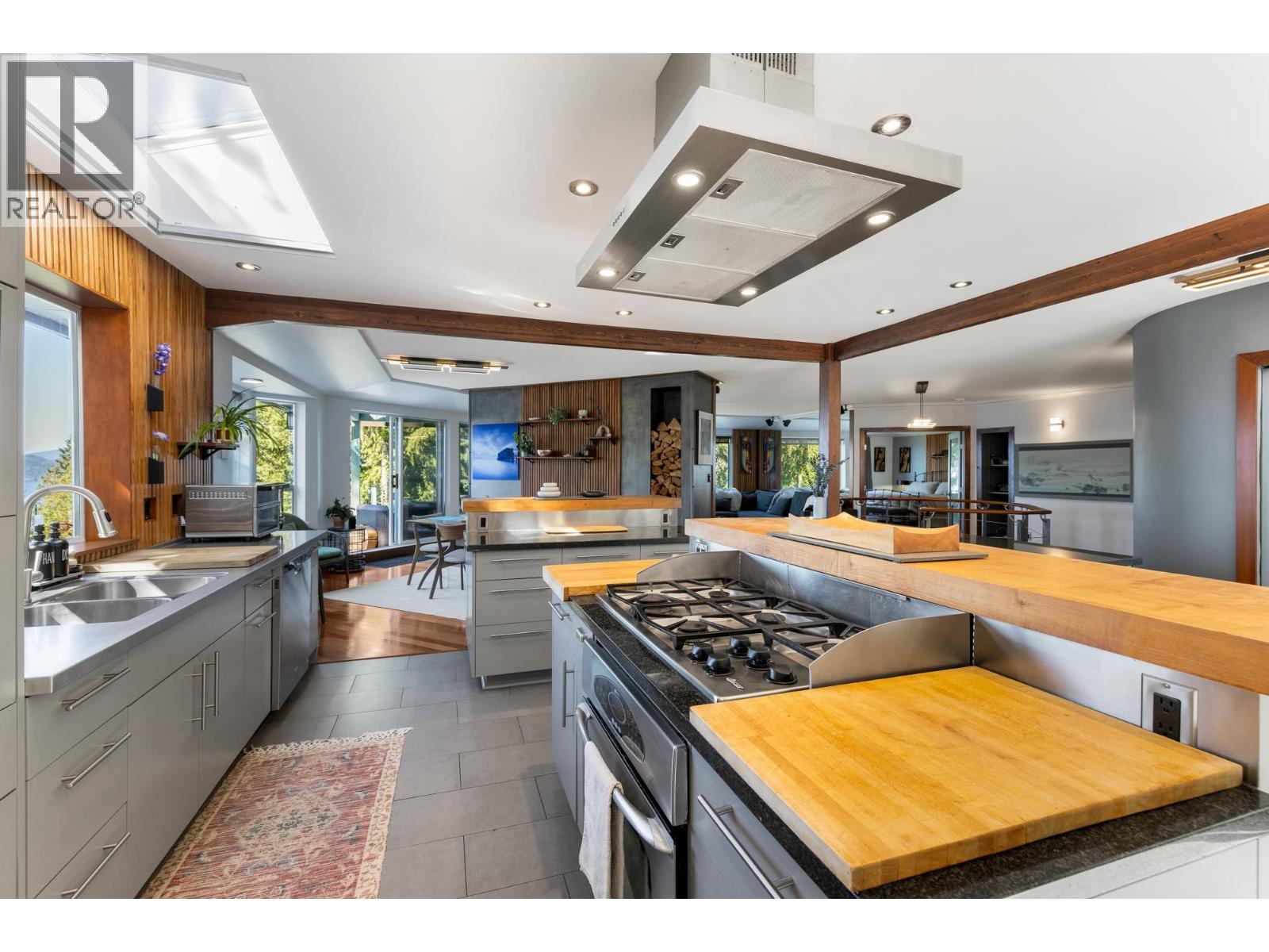 350 BAYVIEW PLACE