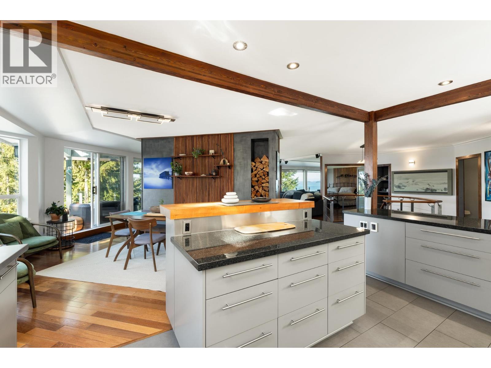 350 BAYVIEW PLACE