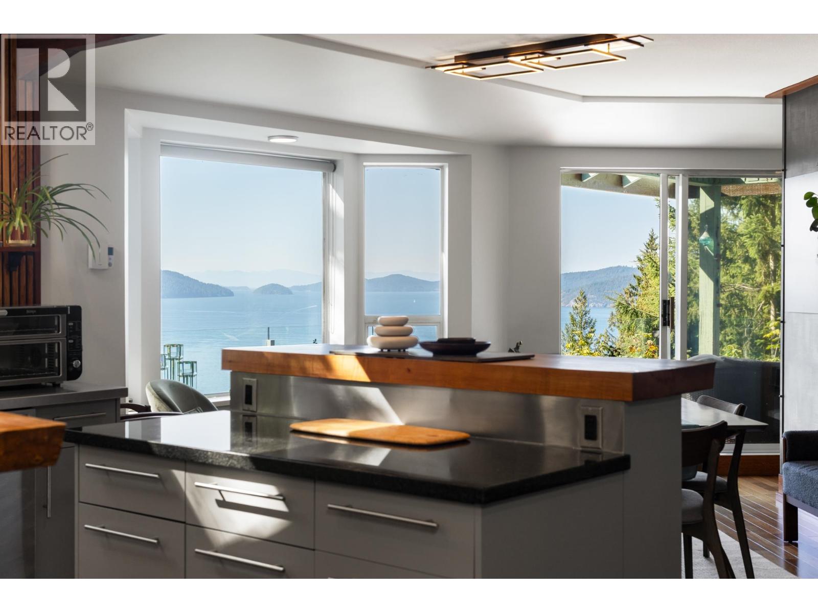 350 BAYVIEW PLACE