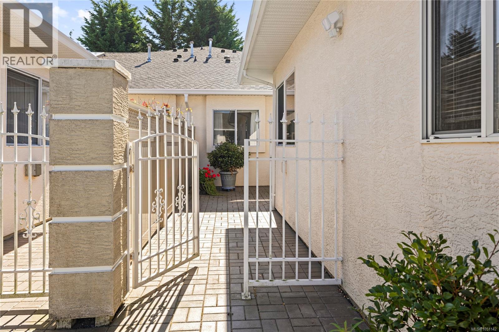 126 Ocean Walk Dr