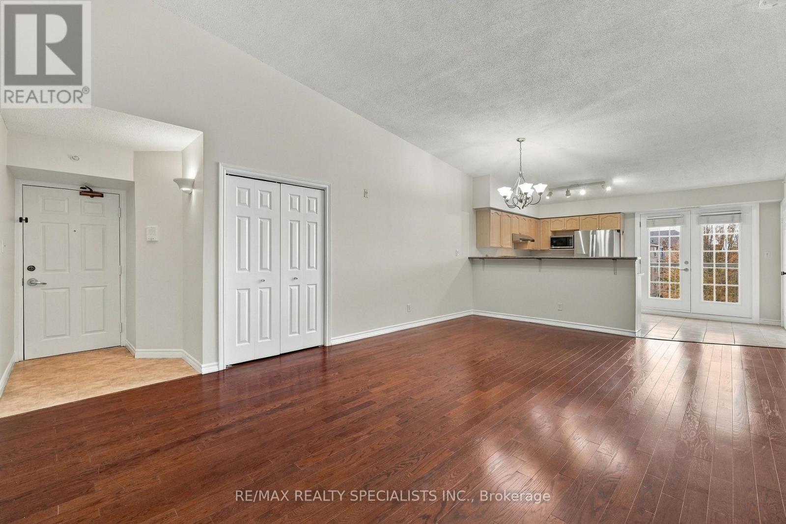 402 - 1470 Bishops Gate, Oakville, Ontario  L6M 4N2 - Photo 10 - W13850432
