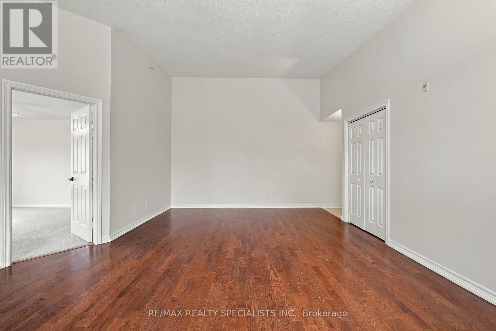 402 - 1470 Bishops Gate, Oakville, Ontario  L6M 4N2 - Photo 11 - W13850432