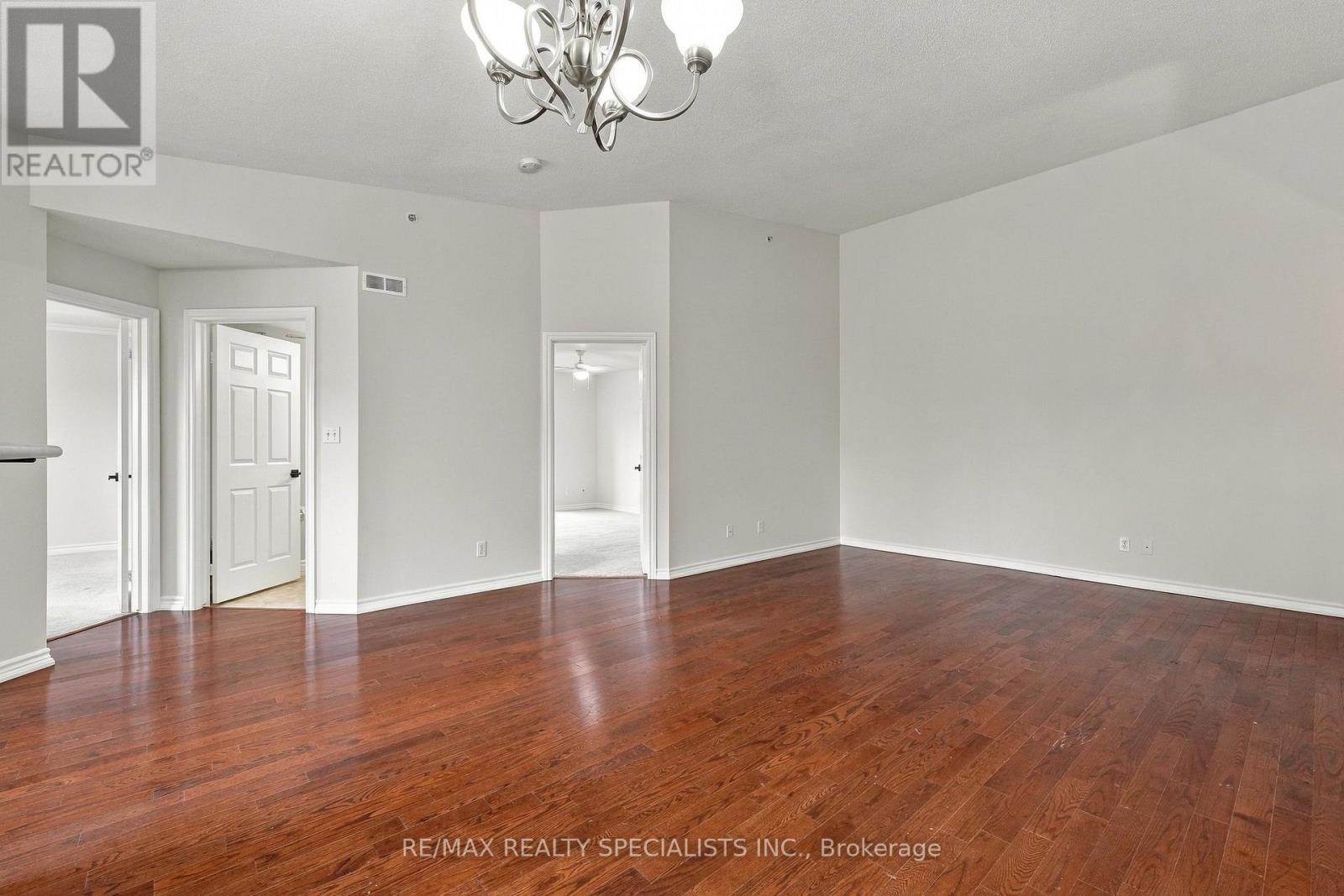 402 - 1470 Bishops Gate, Oakville, Ontario  L6M 4N2 - Photo 13 - W13850432