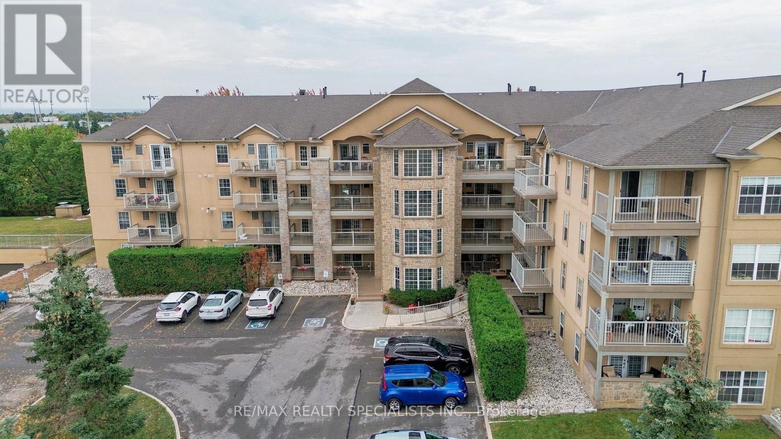 402 - 1470 Bishops Gate, Oakville, Ontario  L6M 4N2 - Photo 2 - W13850432