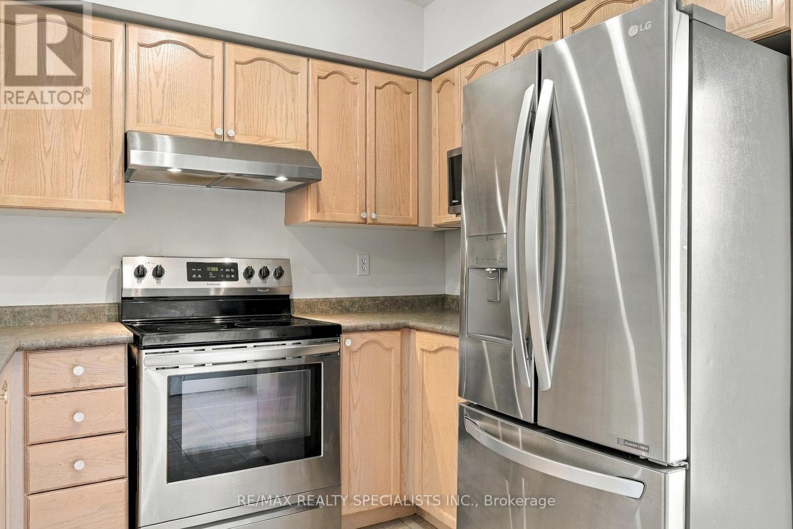 402 - 1470 Bishops Gate, Oakville, Ontario  L6M 4N2 - Photo 4 - W13850432