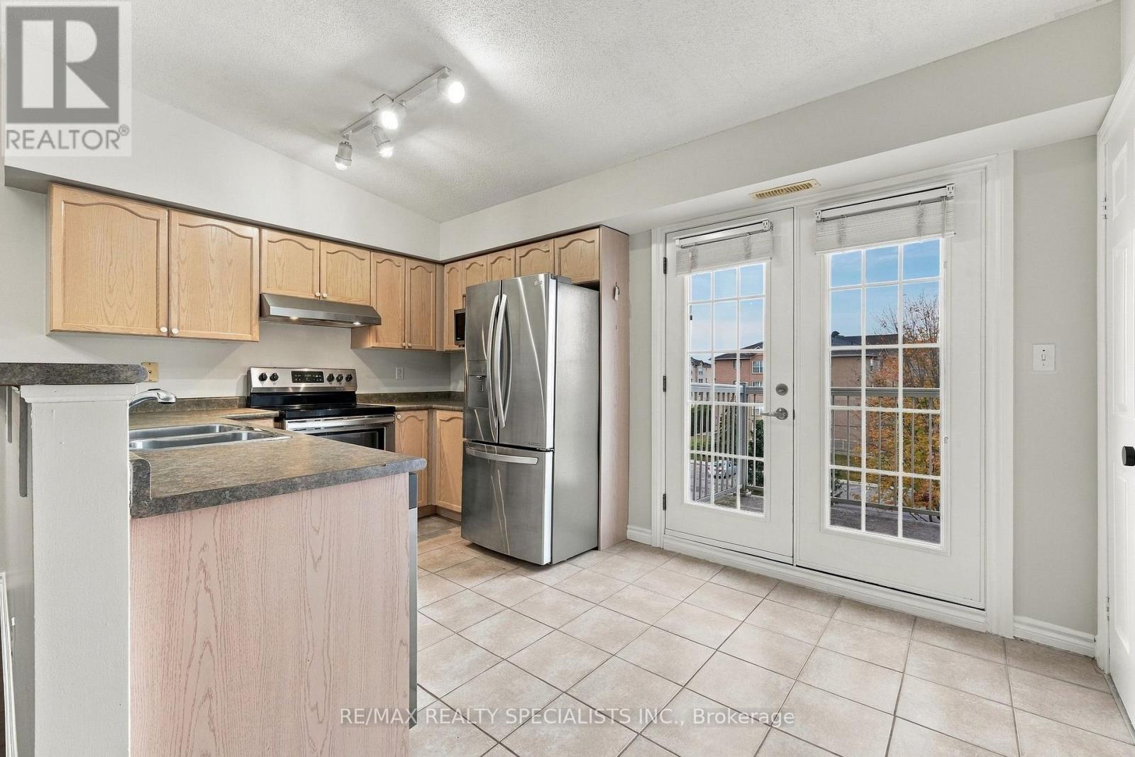 402 - 1470 Bishops Gate, Oakville, Ontario  L6M 4N2 - Photo 6 - W13850432