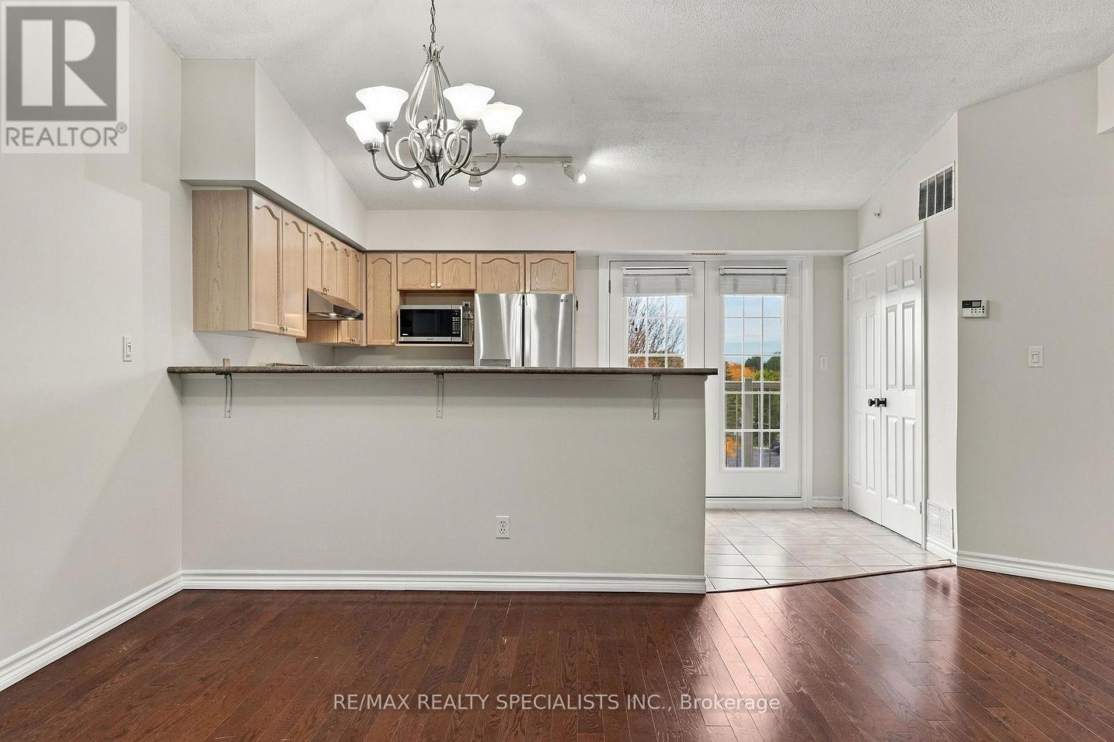 402 - 1470 Bishops Gate, Oakville, Ontario  L6M 4N2 - Photo 8 - W13850432