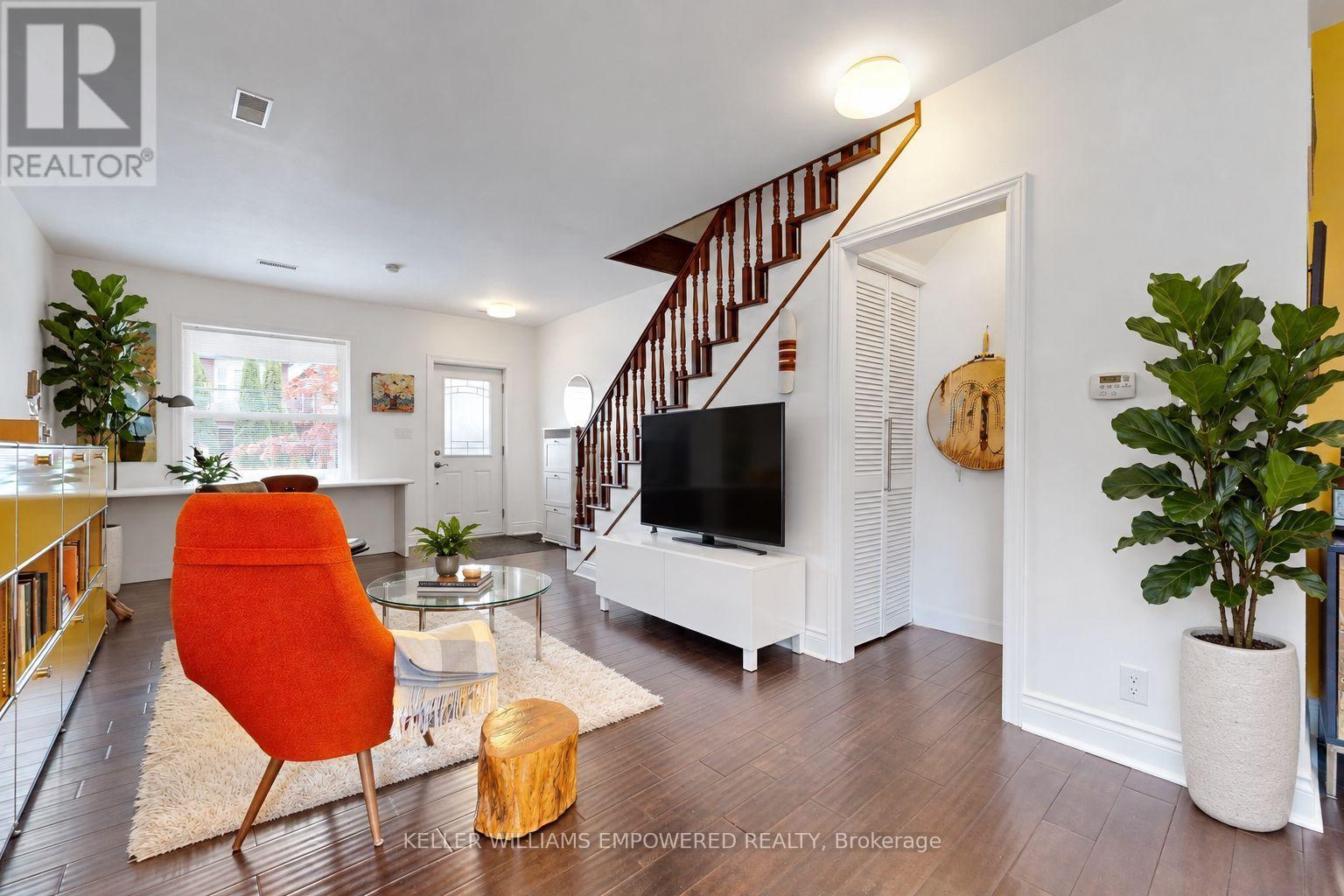 274 Wallace Avenue, Toronto, Ontario  M6P 3M9 - Photo 2 - W13850496