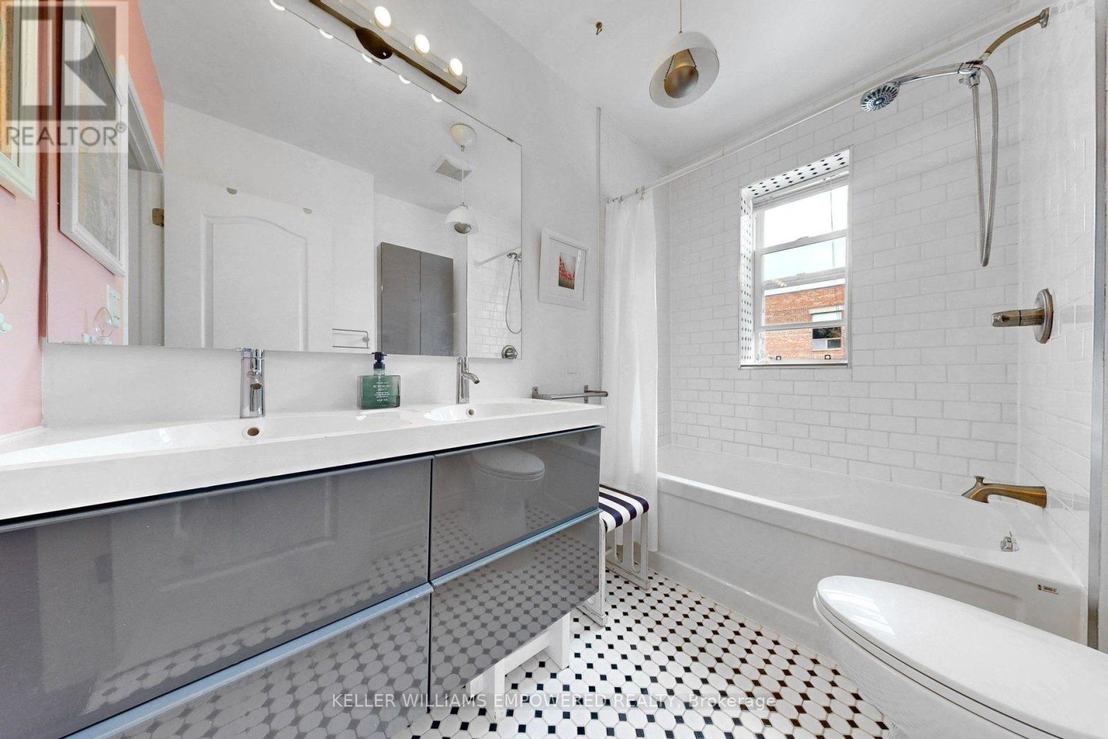 274 Wallace Avenue, Toronto, Ontario  M6P 3M9 - Photo 24 - W13850496