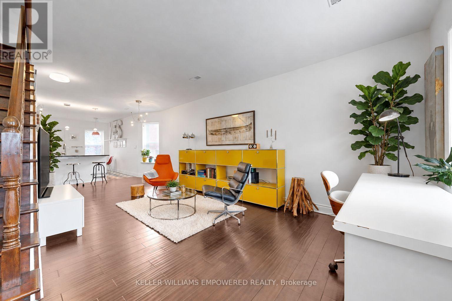 274 Wallace Avenue, Toronto, Ontario  M6P 3M9 - Photo 4 - W13850496